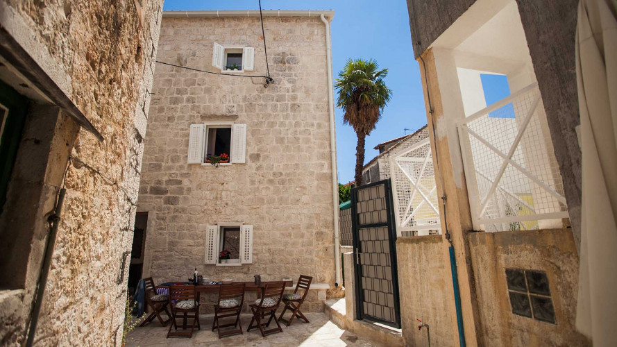 townhouse-lucia-trogir-center-8pax