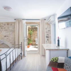 room-mendi-patio-trogir-2pax