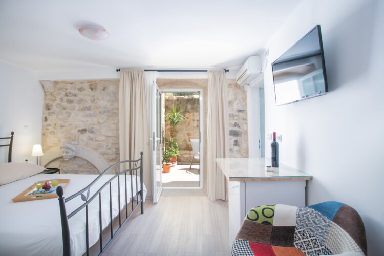 room-mendi-patio-trogir-2pax