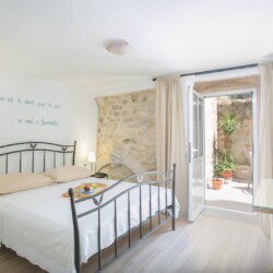 room-mendi-patio-trogir-2pax