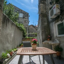 room-mendi-patio-trogir-2pax