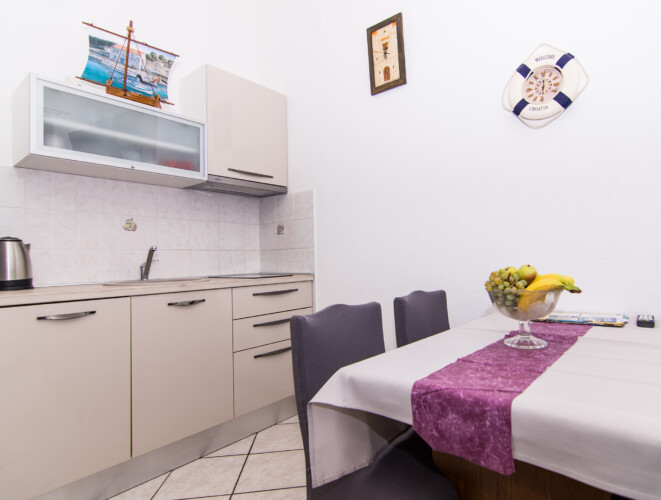 apartment for 4 lovric okrug gornji 12