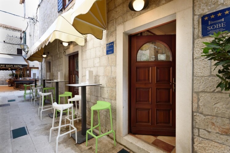 double room meri trogir center 2pax 4