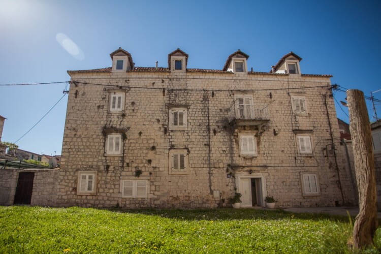 lofted studio bnb trogir 3pax 5