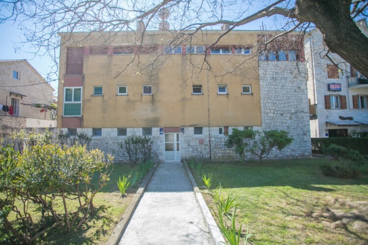 modern living sani trogir 2pax 15