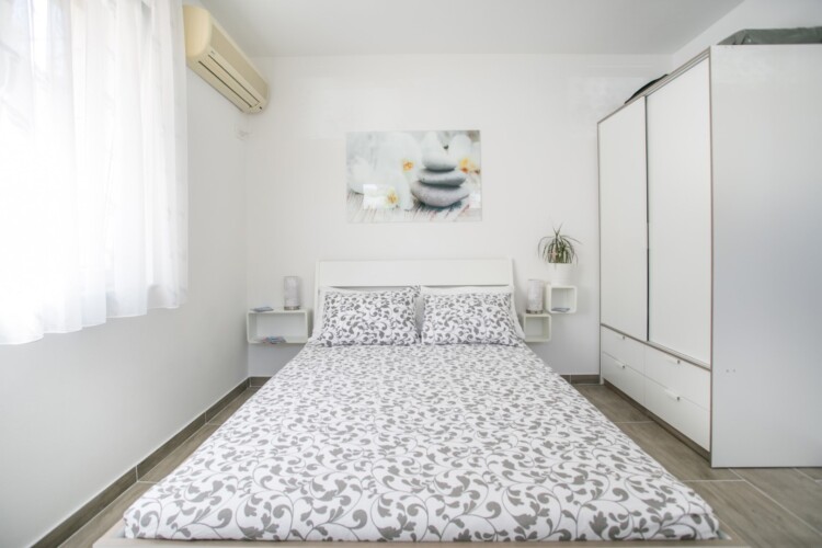 modern living sani trogir 2pax 17