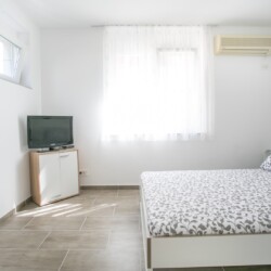 modern living sani trogir 2pax 18