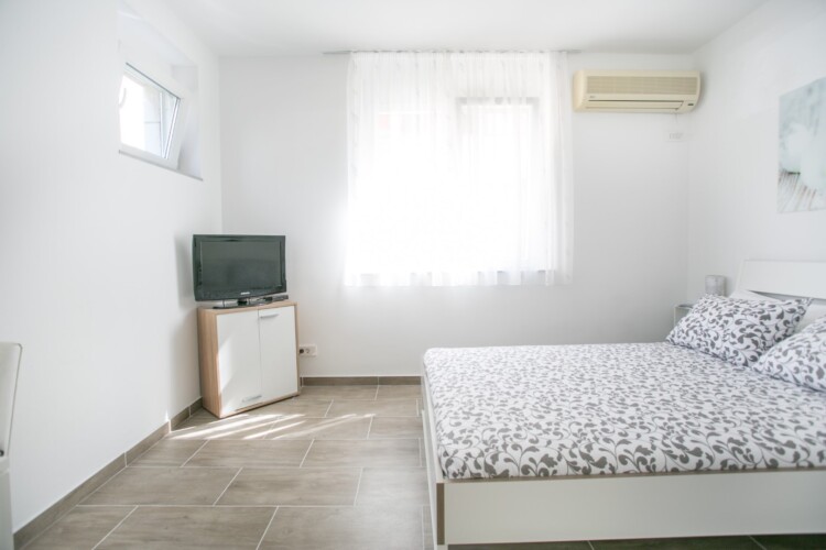 modern living sani trogir 2pax 18