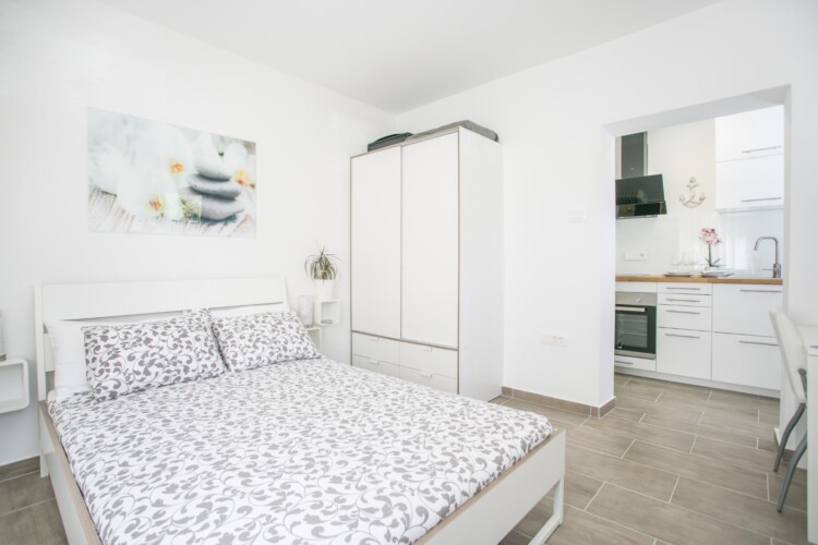 modern living sani trogir 2pax 20