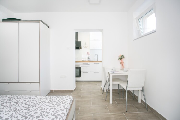 modern living sani trogir 2pax 21