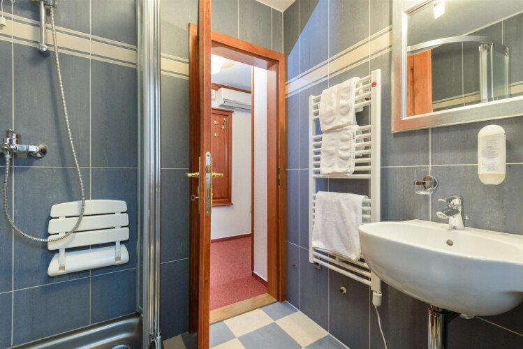 triple room meri trogir center 3pax 10