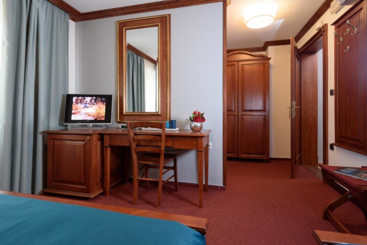 triple room meri trogir center 3pax 8